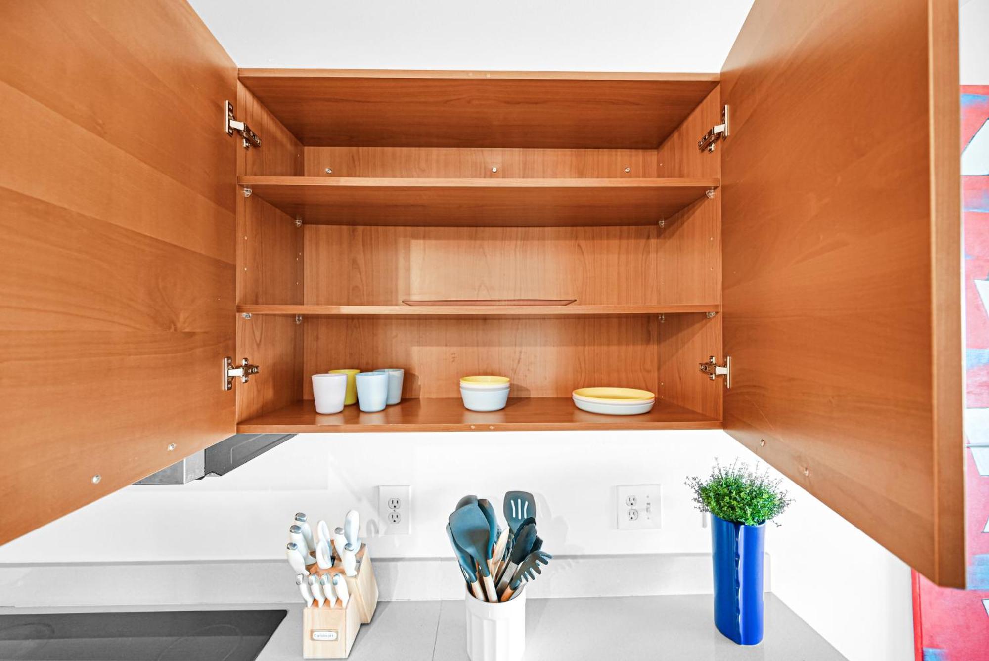 Exclusive Unit In Sunshine Apartment *