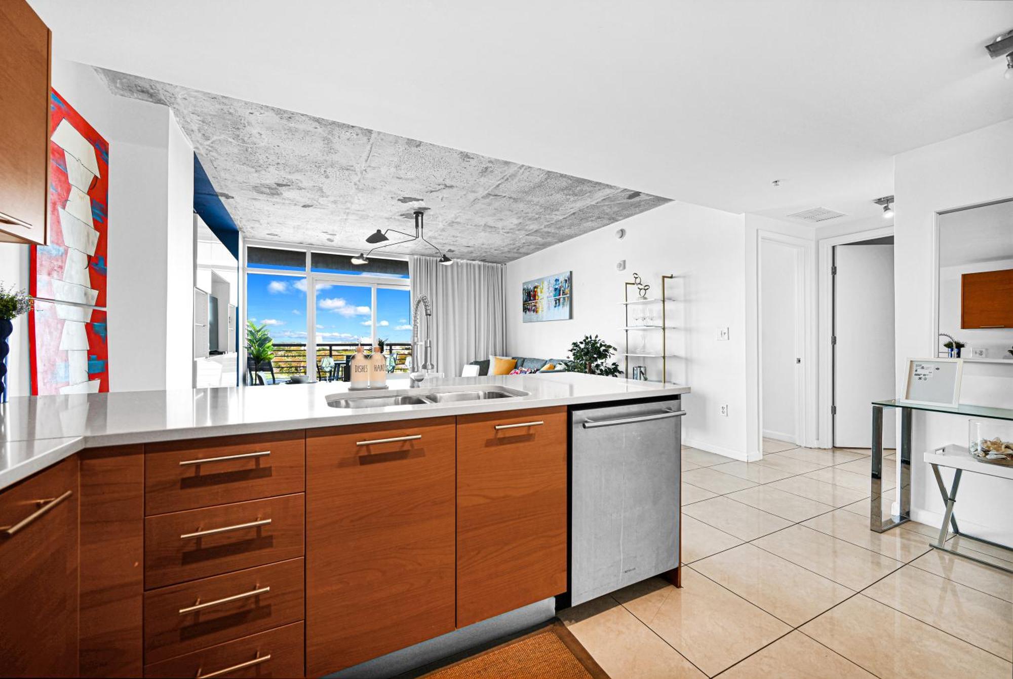 Exclusive Unit In Sunshine Miami