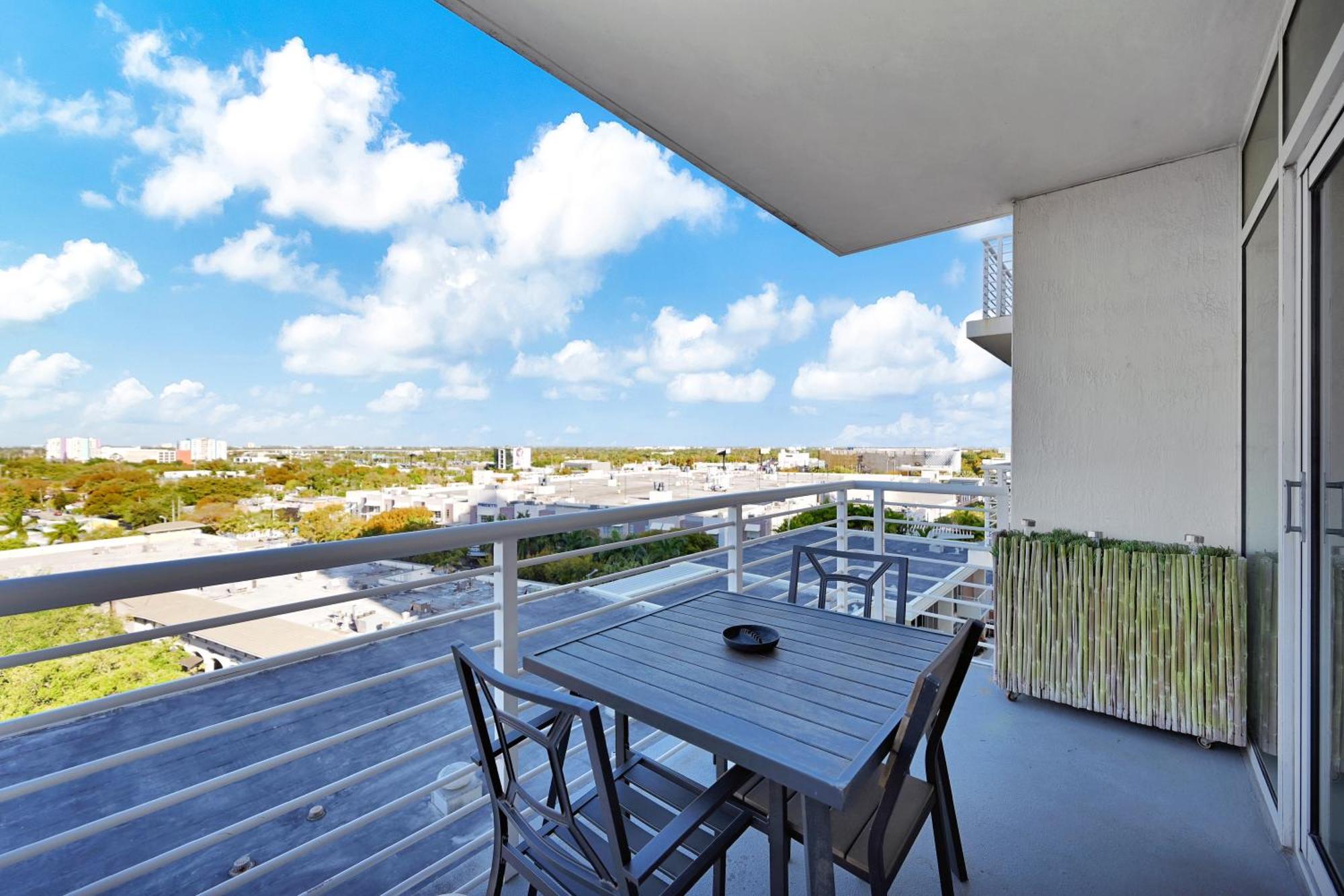 Exclusive Unit In Sunshine Miami