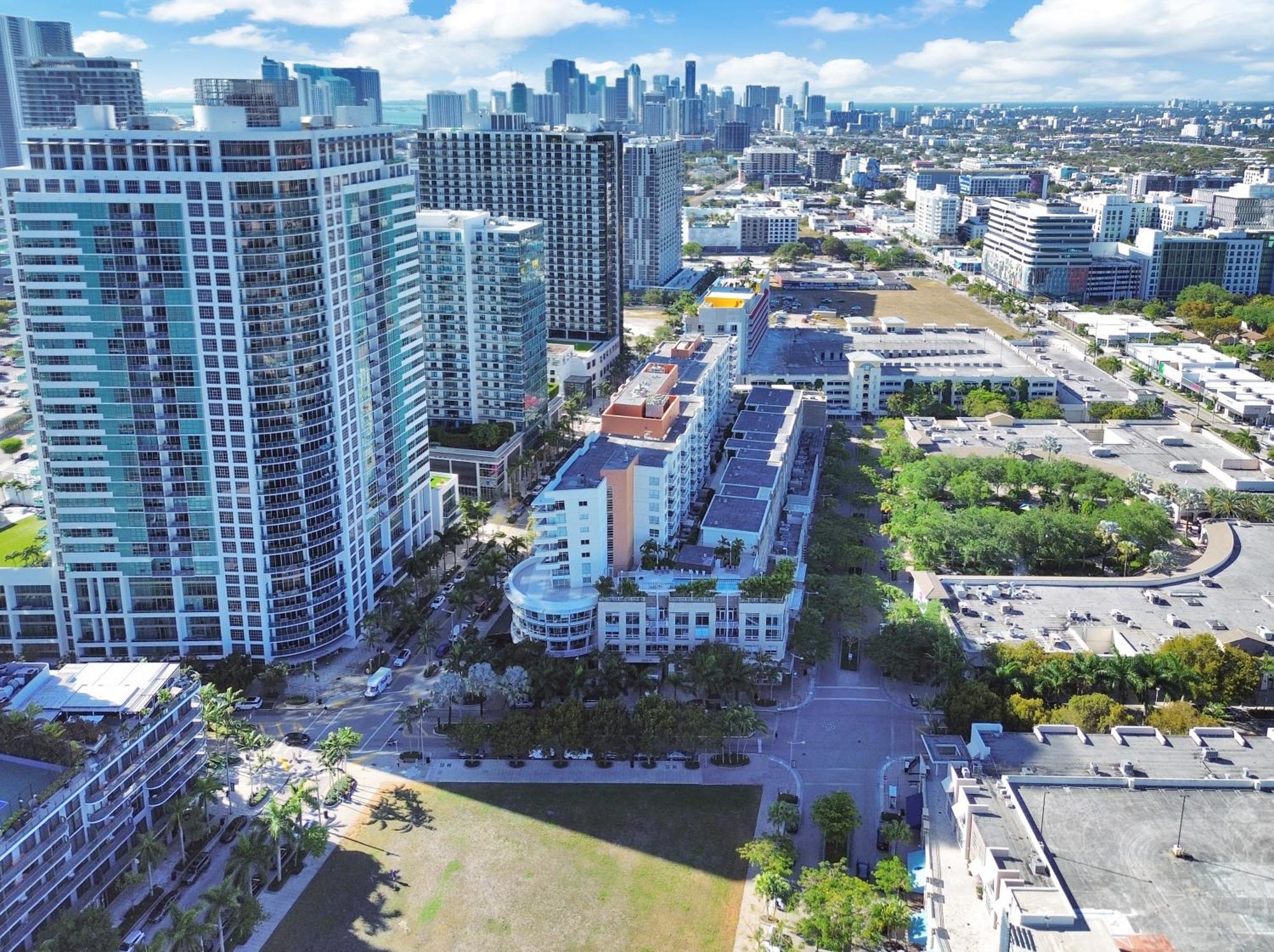 Exclusive Unit In Sunshine Miami